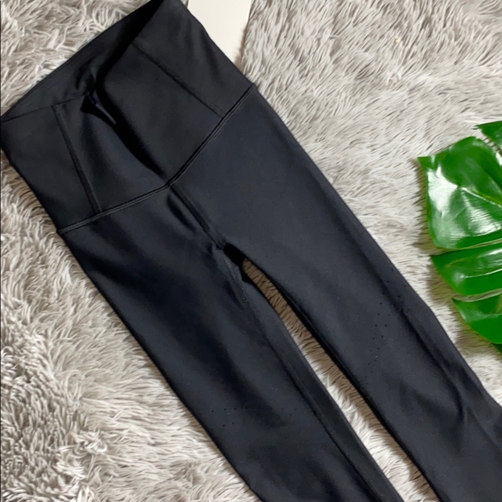 NWT Lululemon black  in focus run tight size 2 - Picture 3 of 10